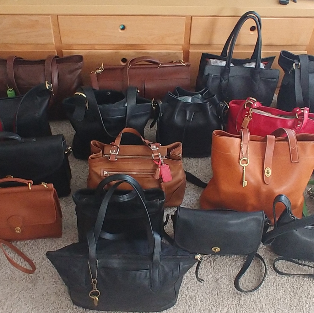 Great Lot of Cute, Beautiful and Vintage bags. 21 Coach, 3 Fossil & 1 B.R